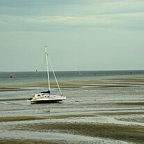 trockengefallenes Boot