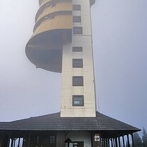 Turm auf dem Mittagsberg ( Polednik )
