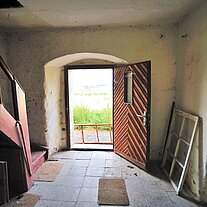 Haustür mit Treppe