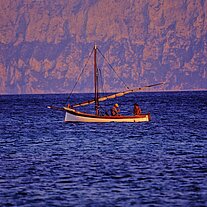 Fischerboot vor der Isola Tavolara