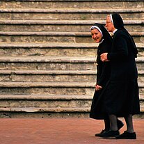 zwei Ordensschwestern  San Gimignano
