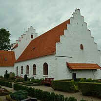 Kirche mit Friedhof