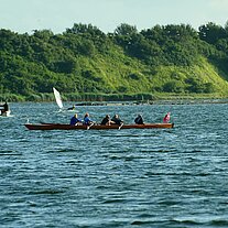 Ruderer in der Bucht