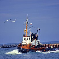 Die Borkum verläßt den Rostocker Hafen