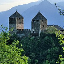 Schloss Leonburg an der Gampenpaß - Straße