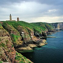 Küste mit dem Leuchtturm