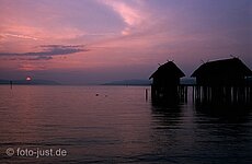 Sonnenunterg. m. Pfahlbaudorf Unteruhldingen