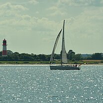 vorbei am Leuchtturm von Falshöft