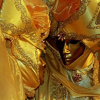 Unterhaltung zwischen Masken