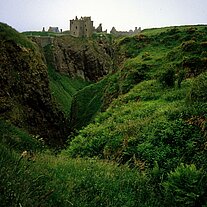 Dunnottar Castle mit Schlucht