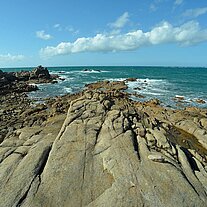 Steinküste bei Grandes Rocques