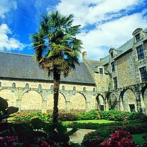 Kreuzgang im Kloster von Lehon