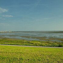 Wattenmeer mit Yachthafen