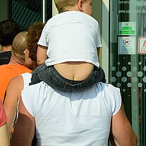 Pappa trägt Hosenscheisser