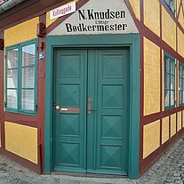 Ecktür an der Strasse