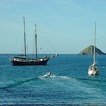 Die Zephyr in der Dixcart Bay vor Anker