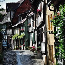 Gasse mit Fachwerkhäusern in Quedlinburg