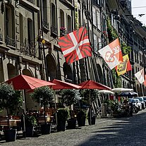 Fahnen an den Häusern