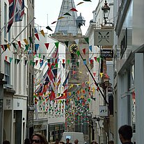 Straßentreiben in St. Peter Port